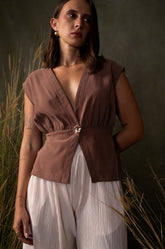 PLUNGE NECKLINE TOP - BROWN