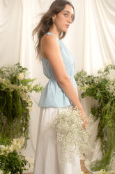 SLEEVELESS V NECK TOP