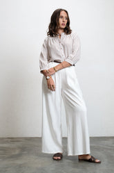 NOTCH NECKLINE TOP - BROWN