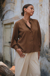 PUFF SLEEVE RELAXED SHIRT - BROWN