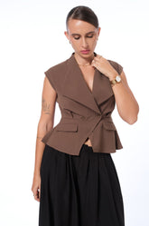 EXTENDED SHOULDER BLAZER TOP - BROWN
