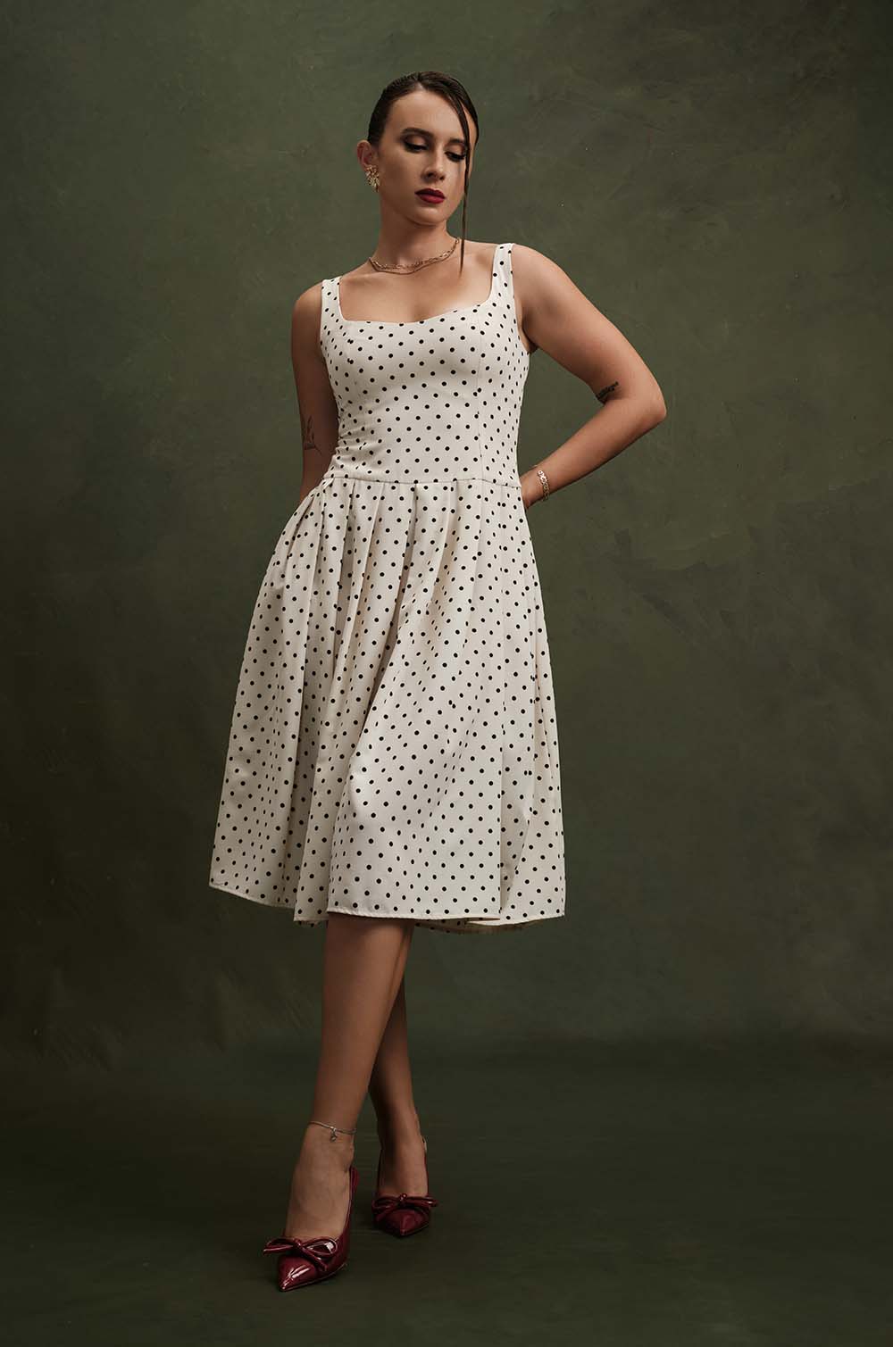 SCOOPED NECK MIDI DRESS