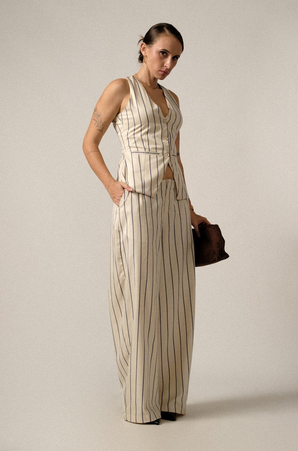 TAILORED FRONT PLEATED PANT