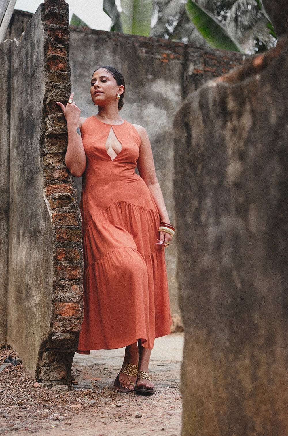 KEY-HOLE DETAILED- TIERED MIDI DRESS
