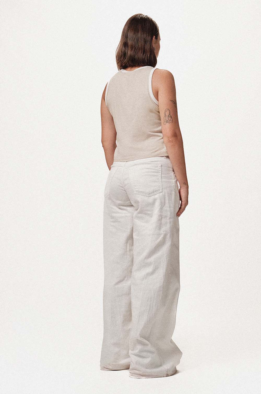 CONTRAST DETAILED SLEEVELESS TOP