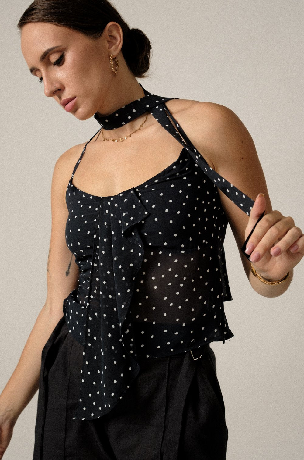 HALTER TIE-NECK TOP