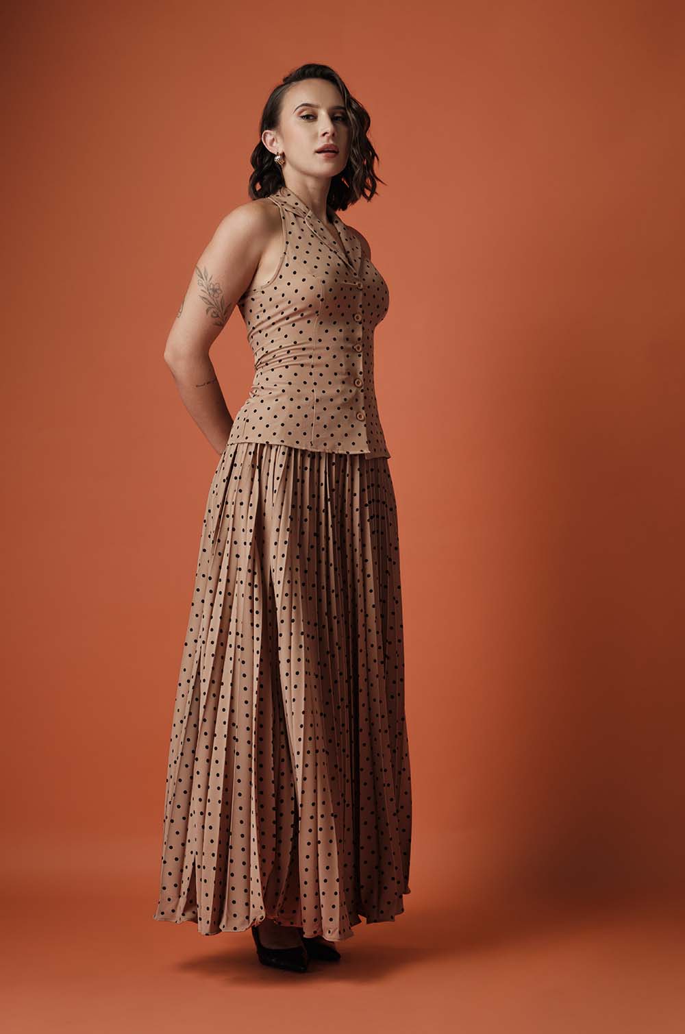 PLEATED MAXI SKIRT - BROWN