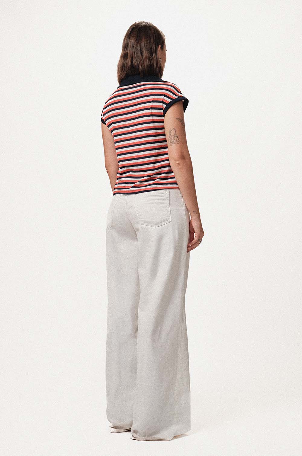CONTRST COLLAR T-SHIRT