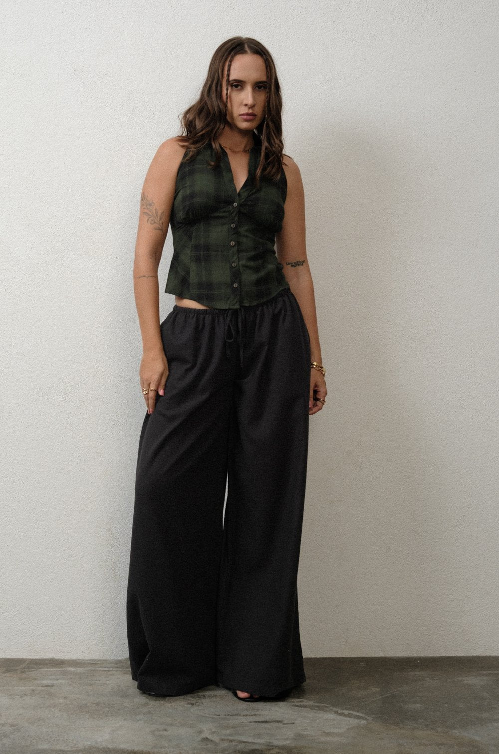 LOW RISE LINEN PANT
 - BLACK
