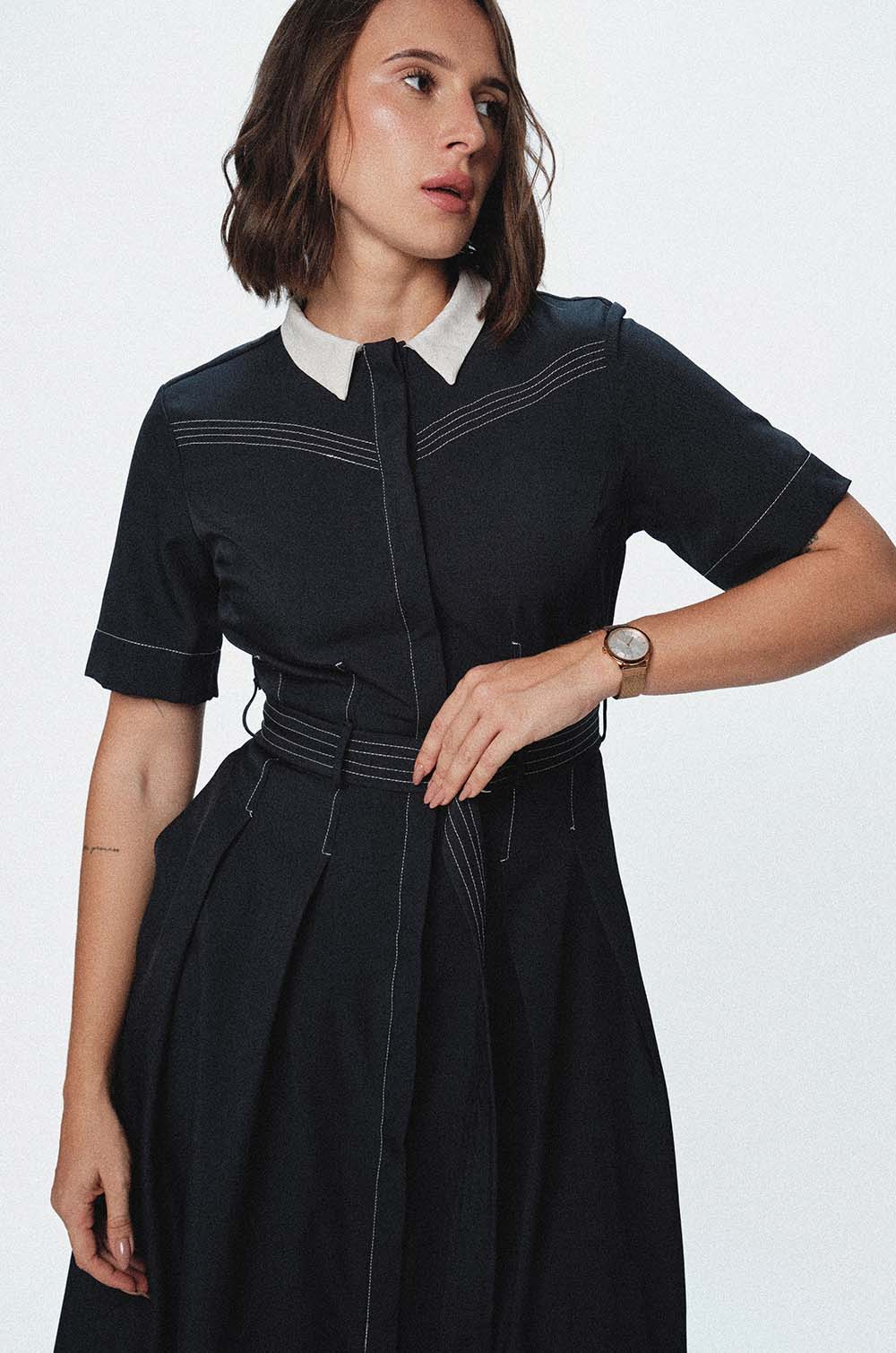 CONTRAST COLLARED DRESS