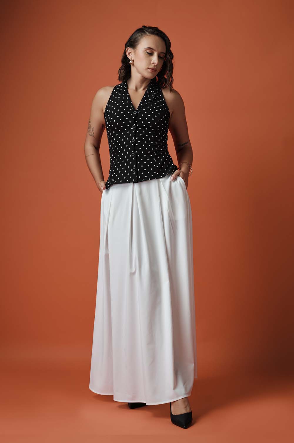 CINCHED WAIST SLEEVELESS TOP - BLACK
