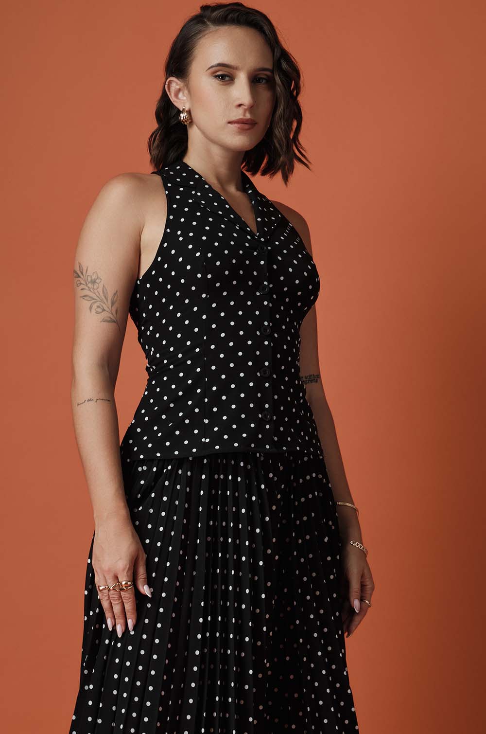 CINCHED WAIST SLEEVELESS TOP - BLACK