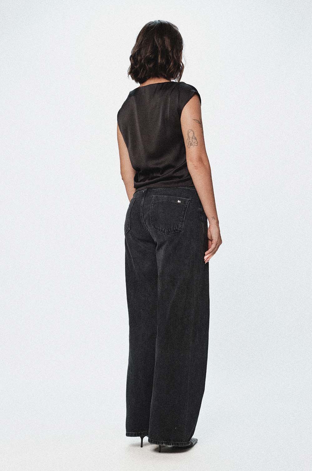 SEAM GATHERED SATIN BLOUSE - BLACK