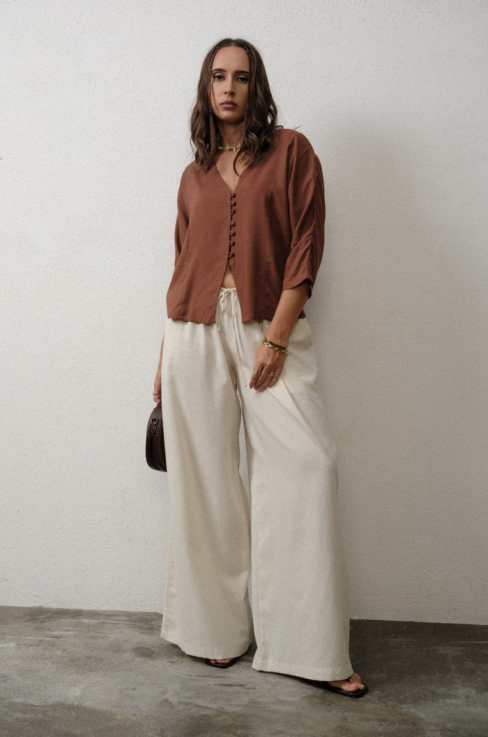V-NECK DOLMAN SLEEVE BLOUSE - BROWN