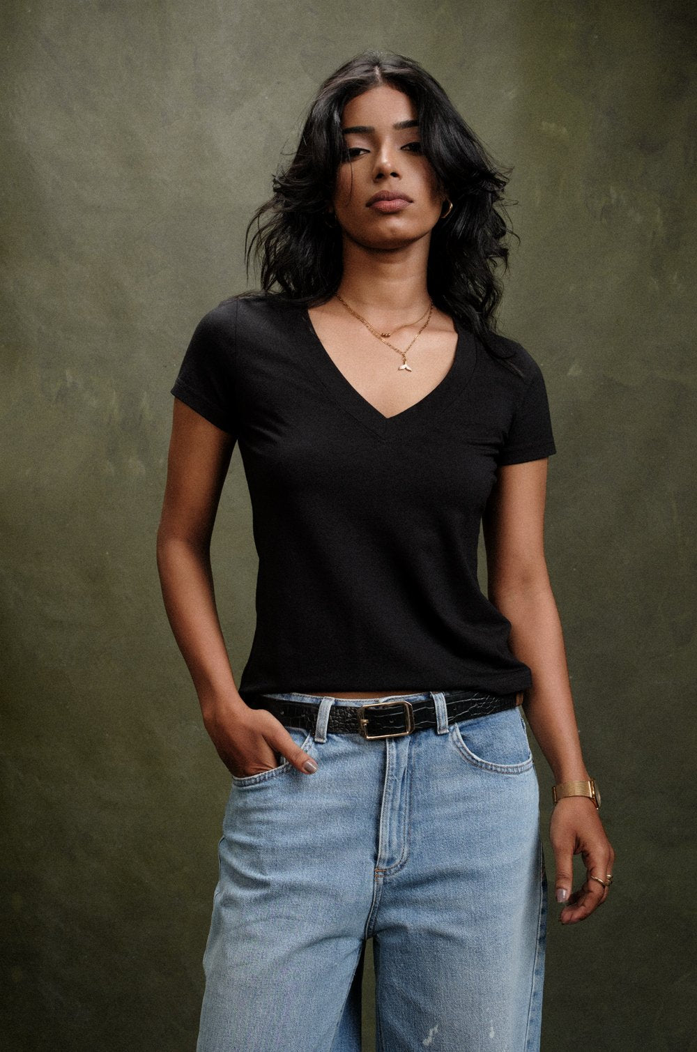 SLIM FIT V-NECK T-SHIRT - BLACK