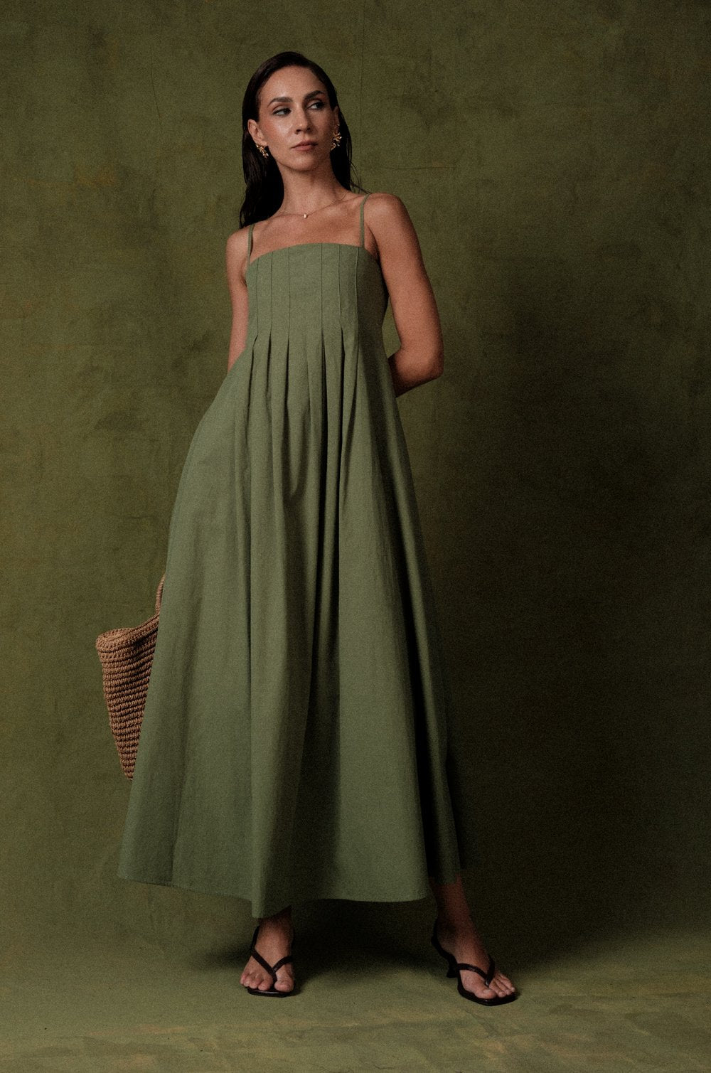 BOX PLEAT DETAIL MAXI DRESS - GREEN