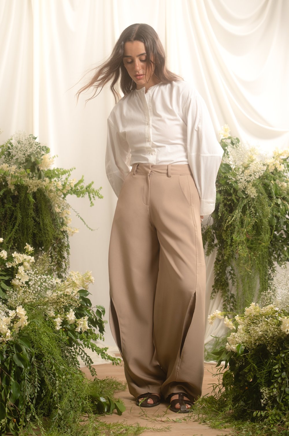 SLIT OPEN BARREL PANTS - BEIGE