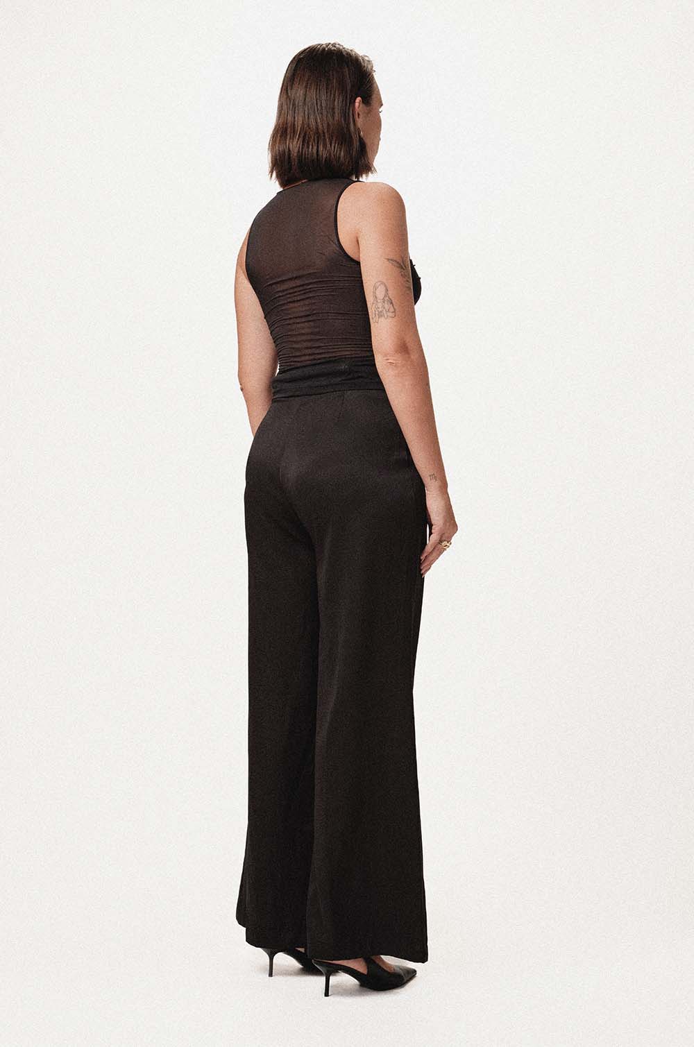 MESH SLEEVELESS TOP - BLACK