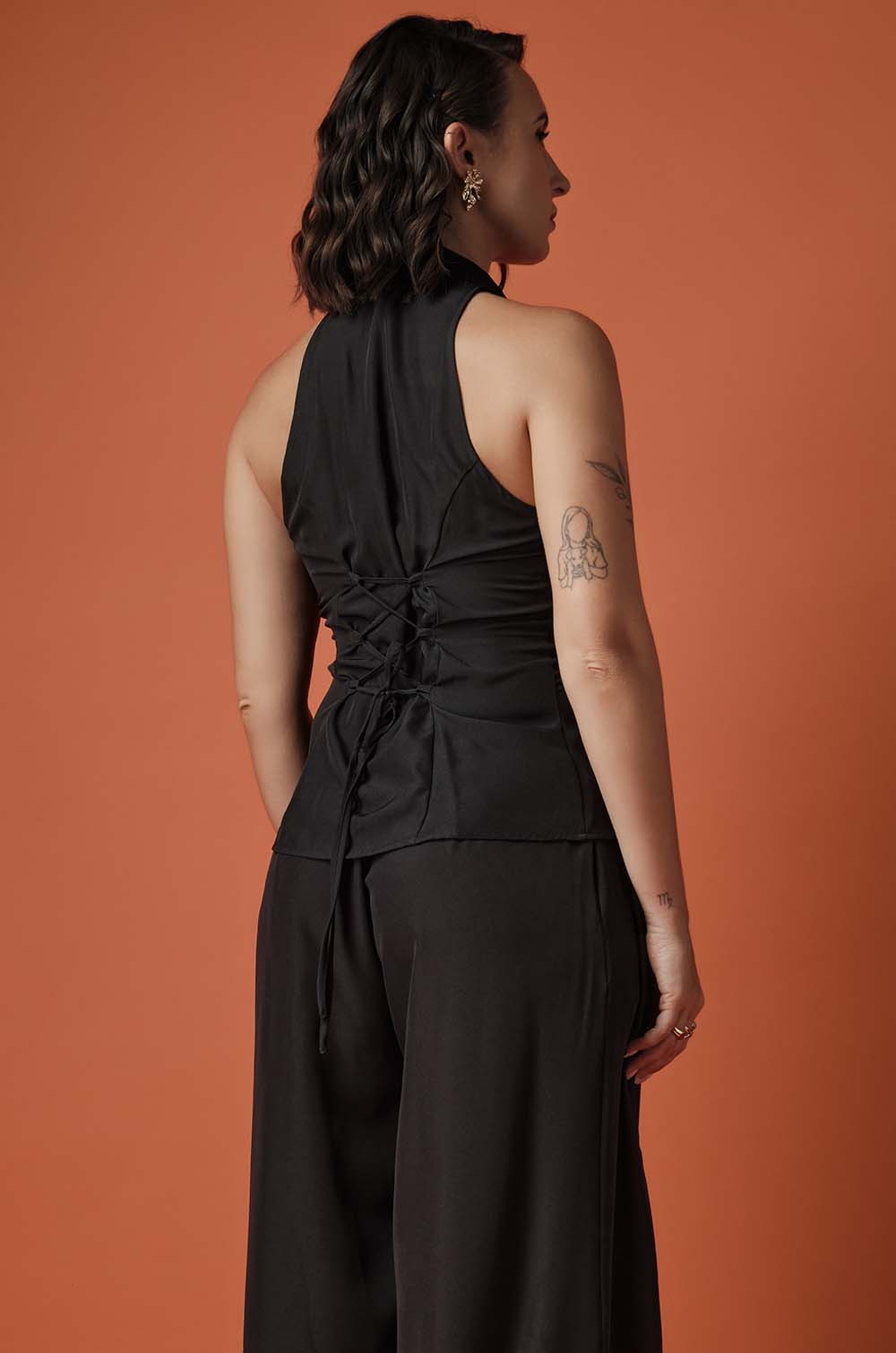 CINCHED WAIST SLEEVELESS TOP - BLACK
