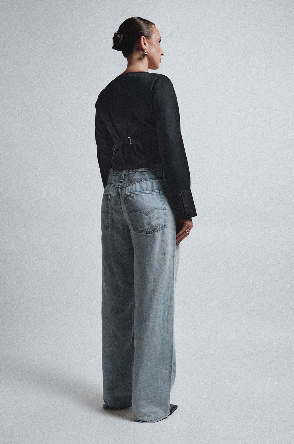 SEAM DETAILED TOP - BLACK