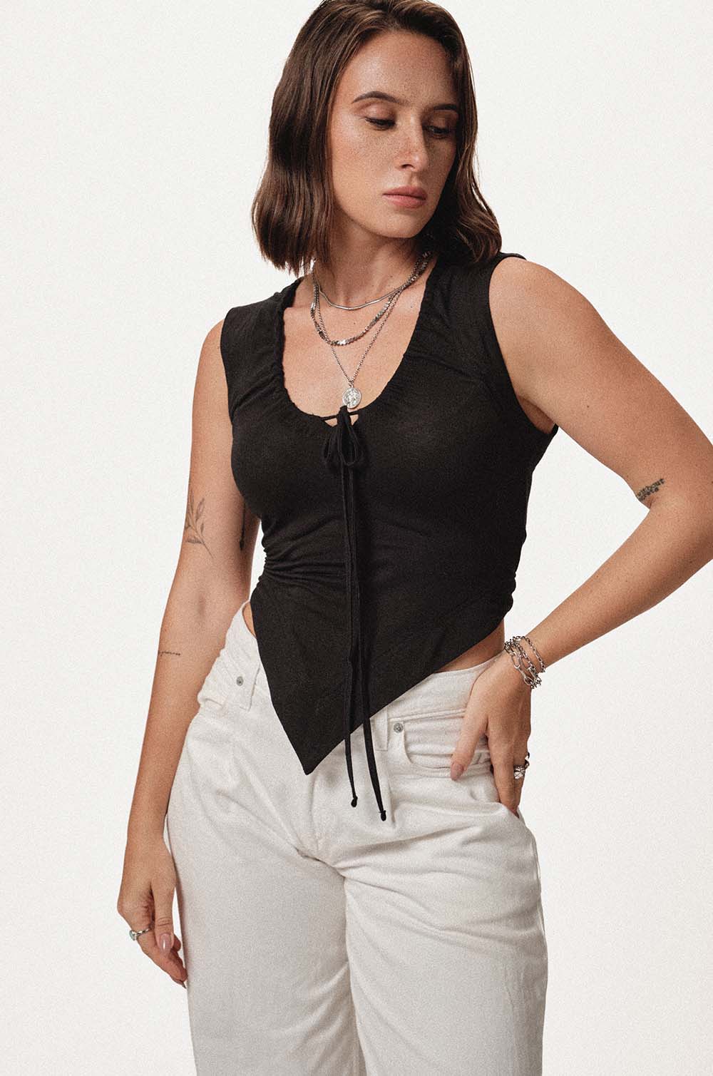 NECK DETAILED TOP