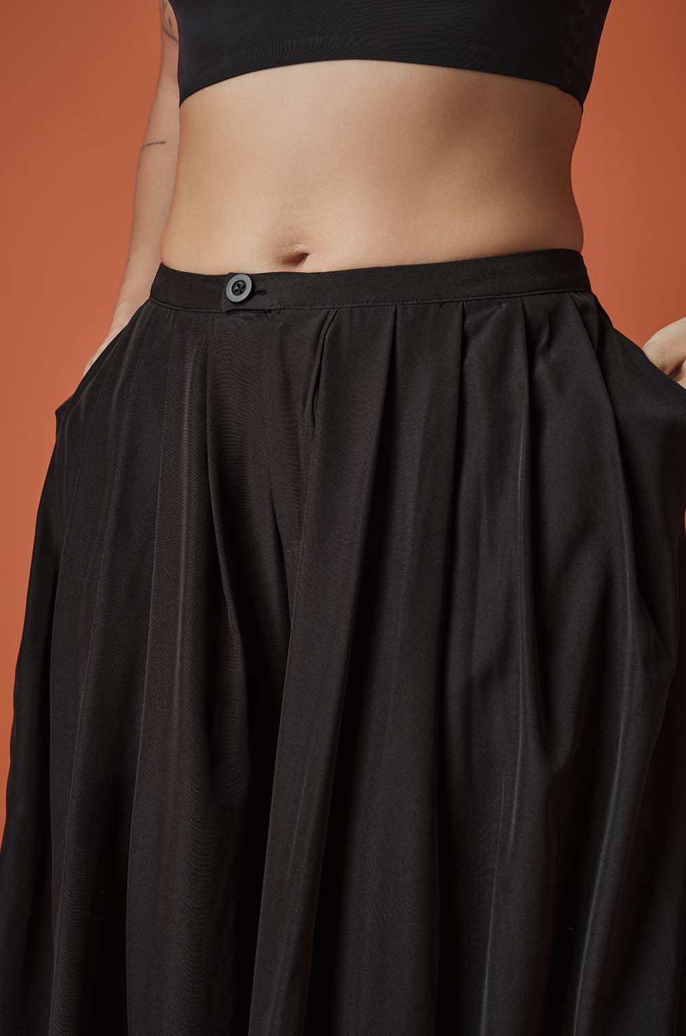 FLOWY PLEATED PANTS - BLACK