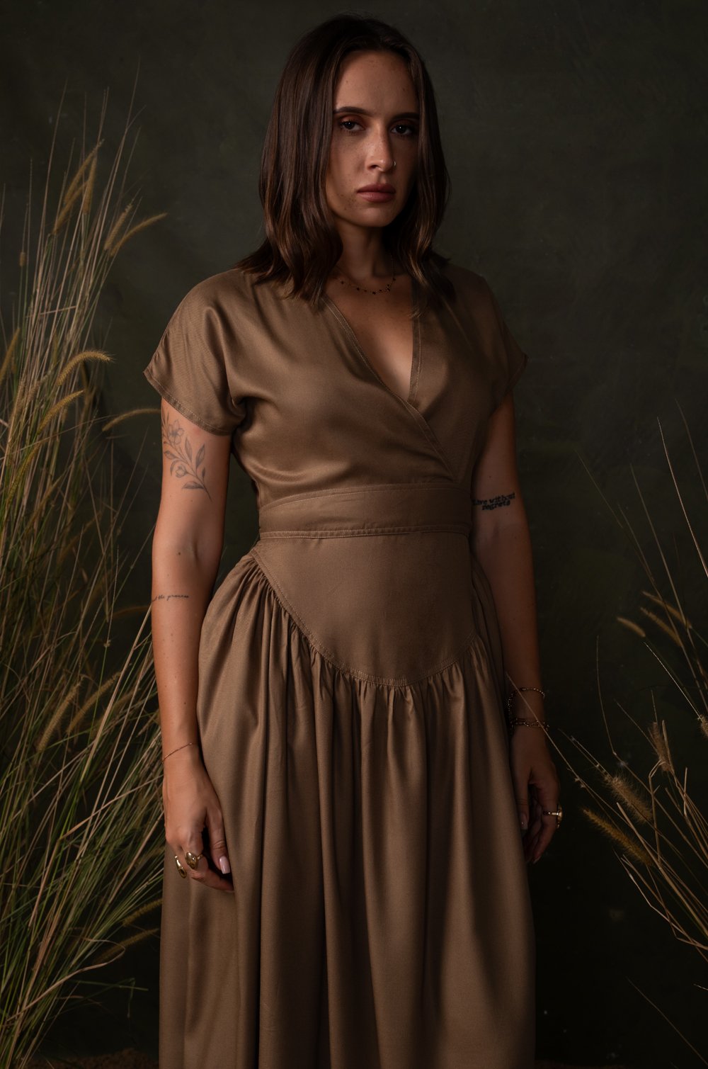 CONTRAST STITCHED  MIDI DRESS - BROWN