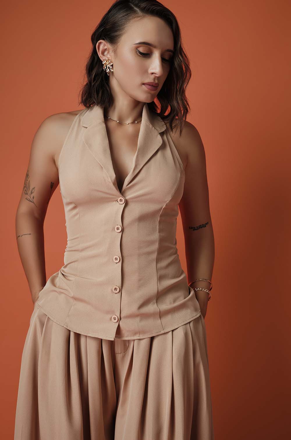 CINCHED WAIST SLEEVELESS TOP - BEIGE