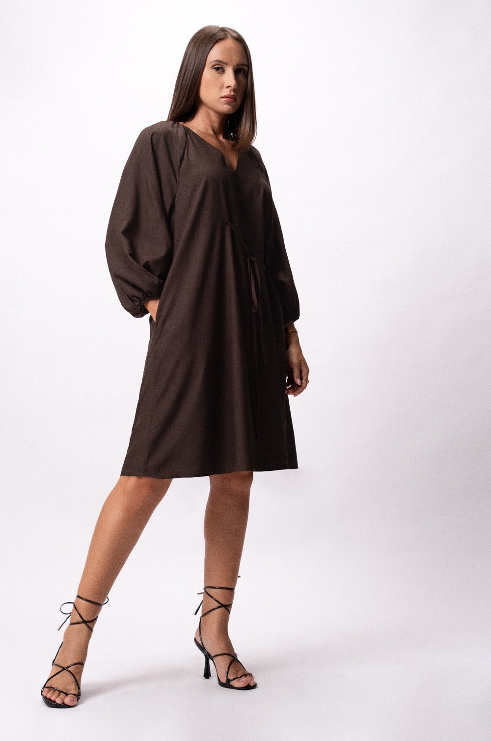 BALLOON SLEEVE SHIFT DRESS - COFFEE BROWN