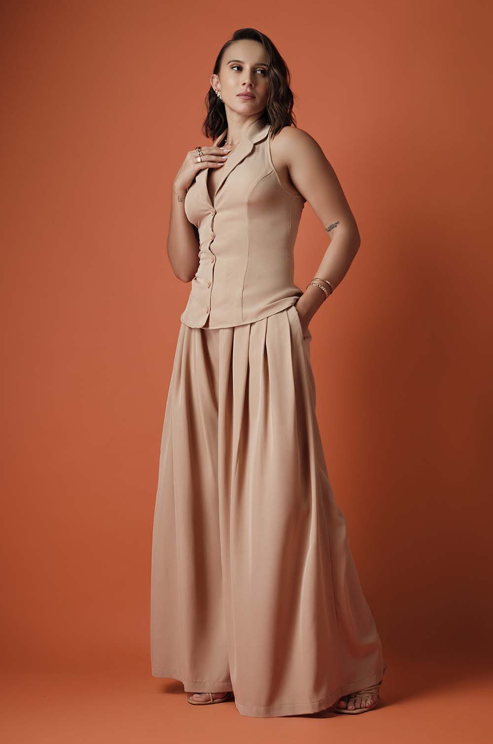CINCHED WAIST SLEEVELESS TOP - BEIGE