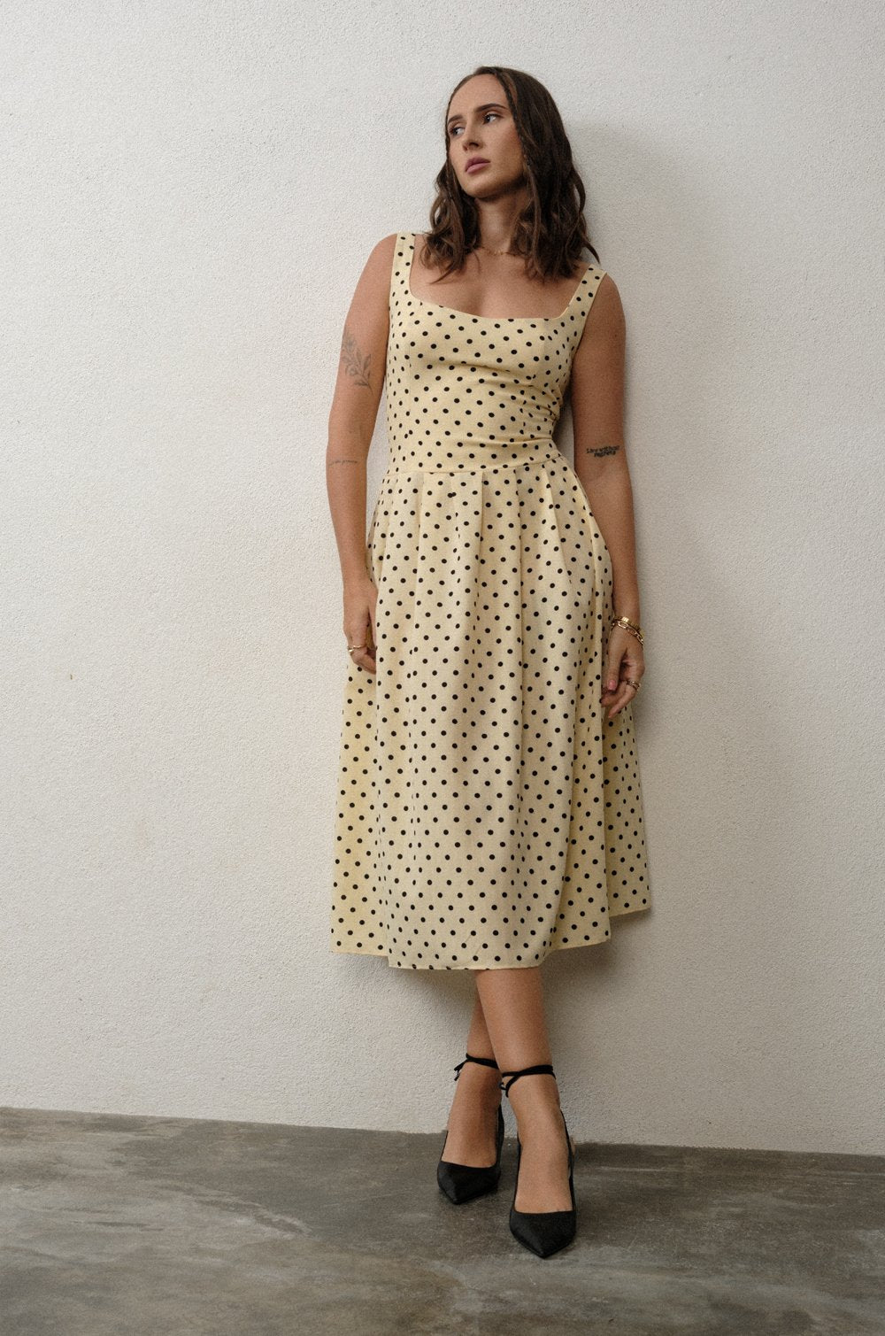 SCOOPED NECK MIDI DRESS