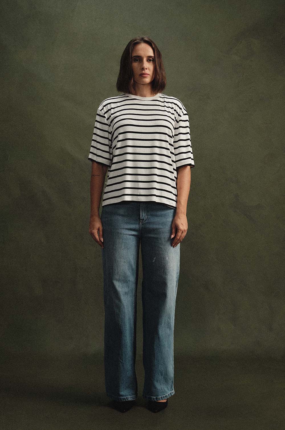 CONTRAST COLLAR T-SHIRT
