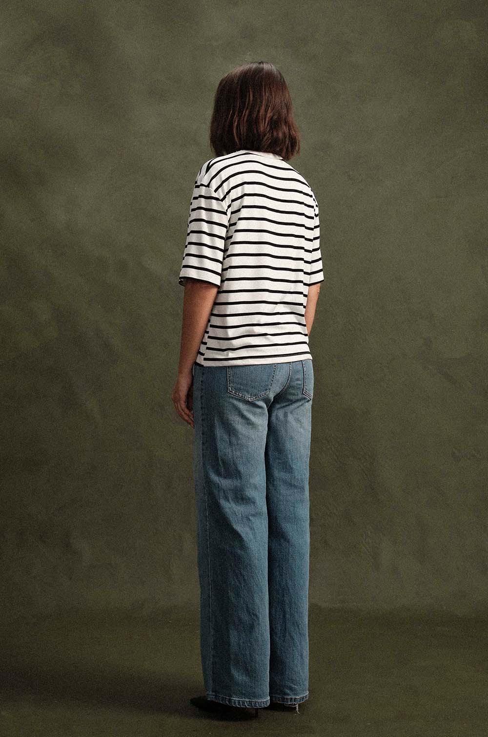 CONTRAST COLLAR T-SHIRT