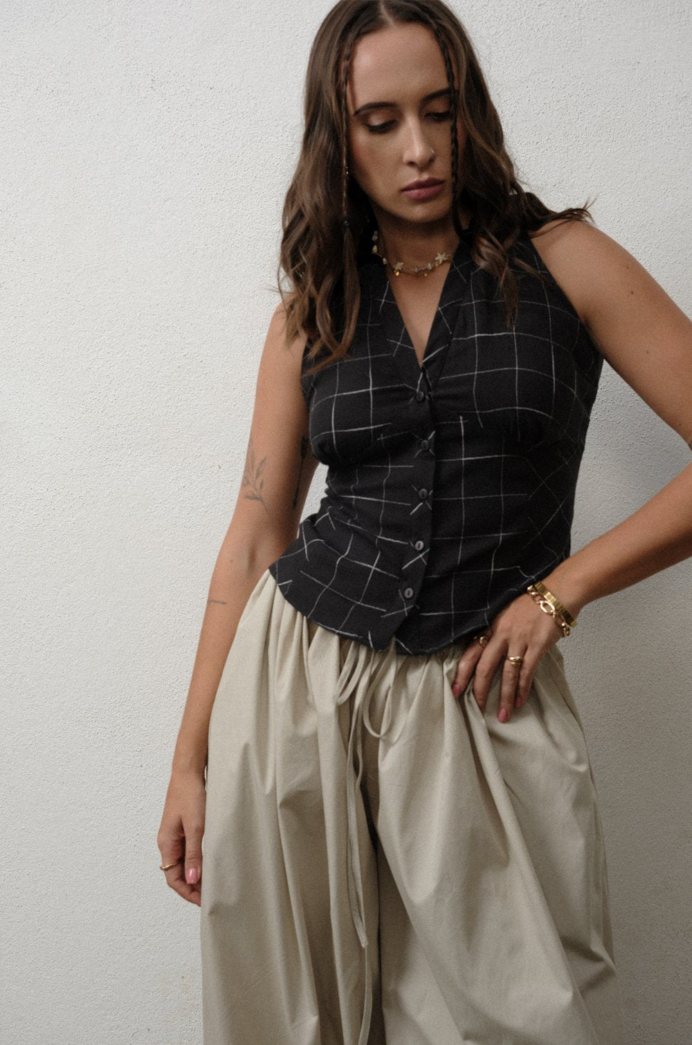 SLEEVELESS BUTTON UP HALTER TOP - BLACK CHECK
