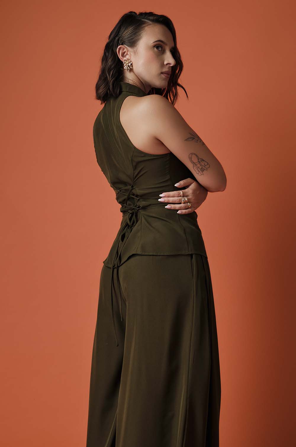 CINCHED WAIST SLEEVELESS TOP - OILVE