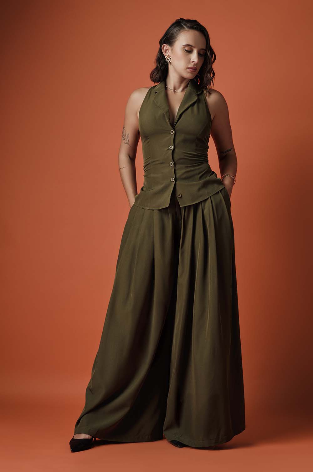 CINCHED WAIST SLEEVELESS TOP - OILVE