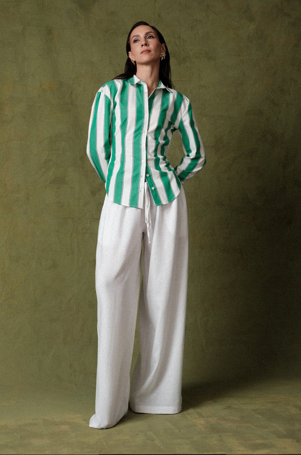 WAIST CINCHING BACK TIE DETAIL SHIRT