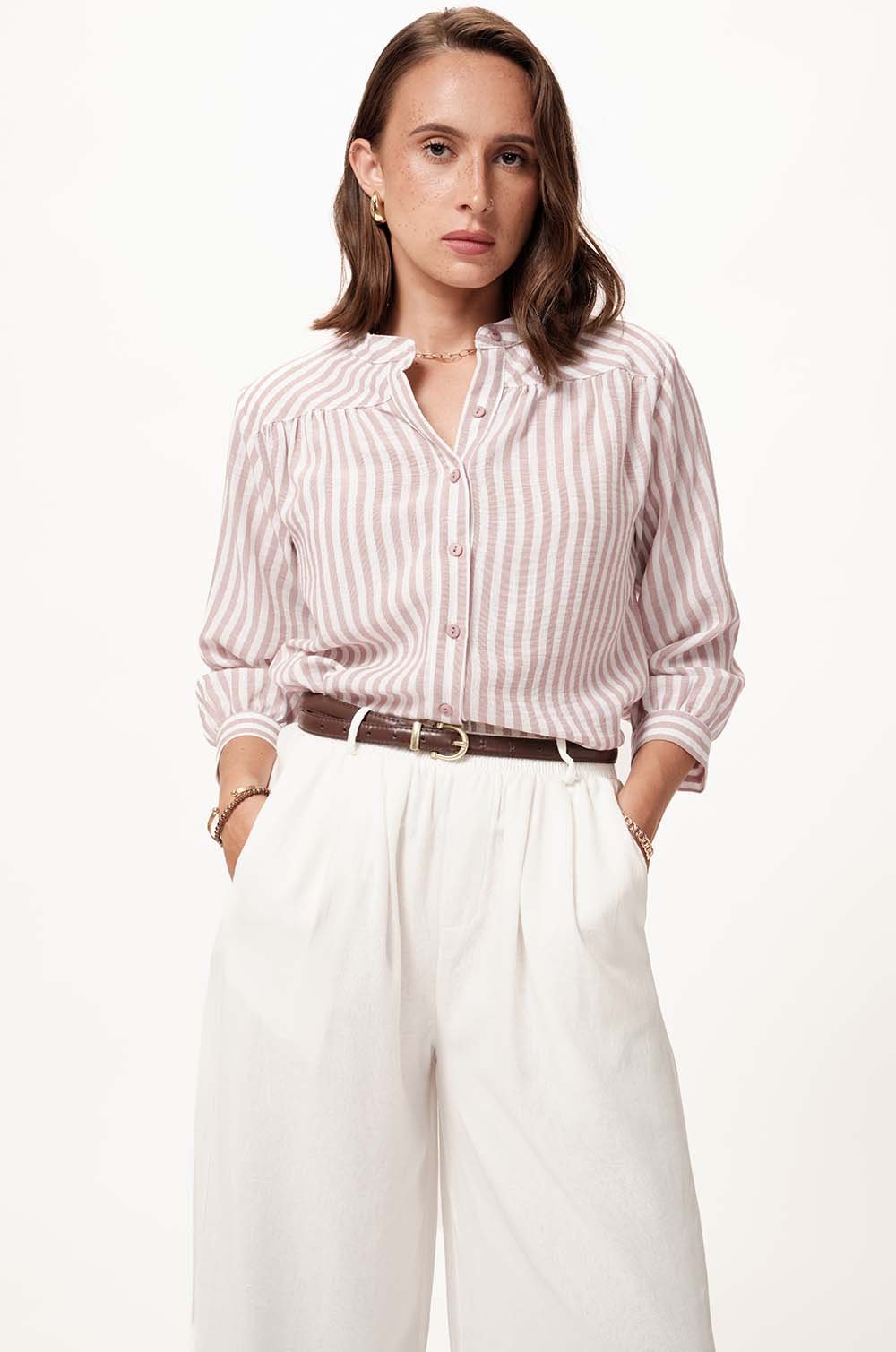 NOTCH NECKLINE TOP - BROWN