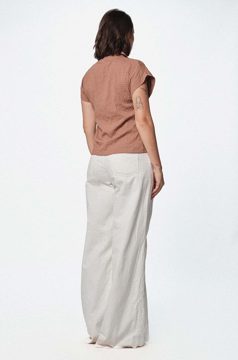 SLEEVE DETAILED TOP - BROWN