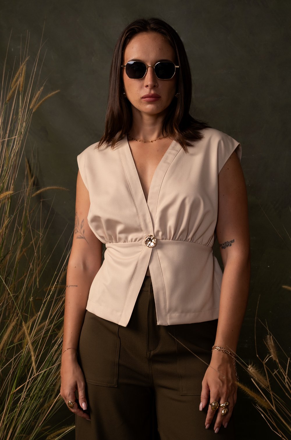 PLUNGE NECKLINE TOP - BEIGE