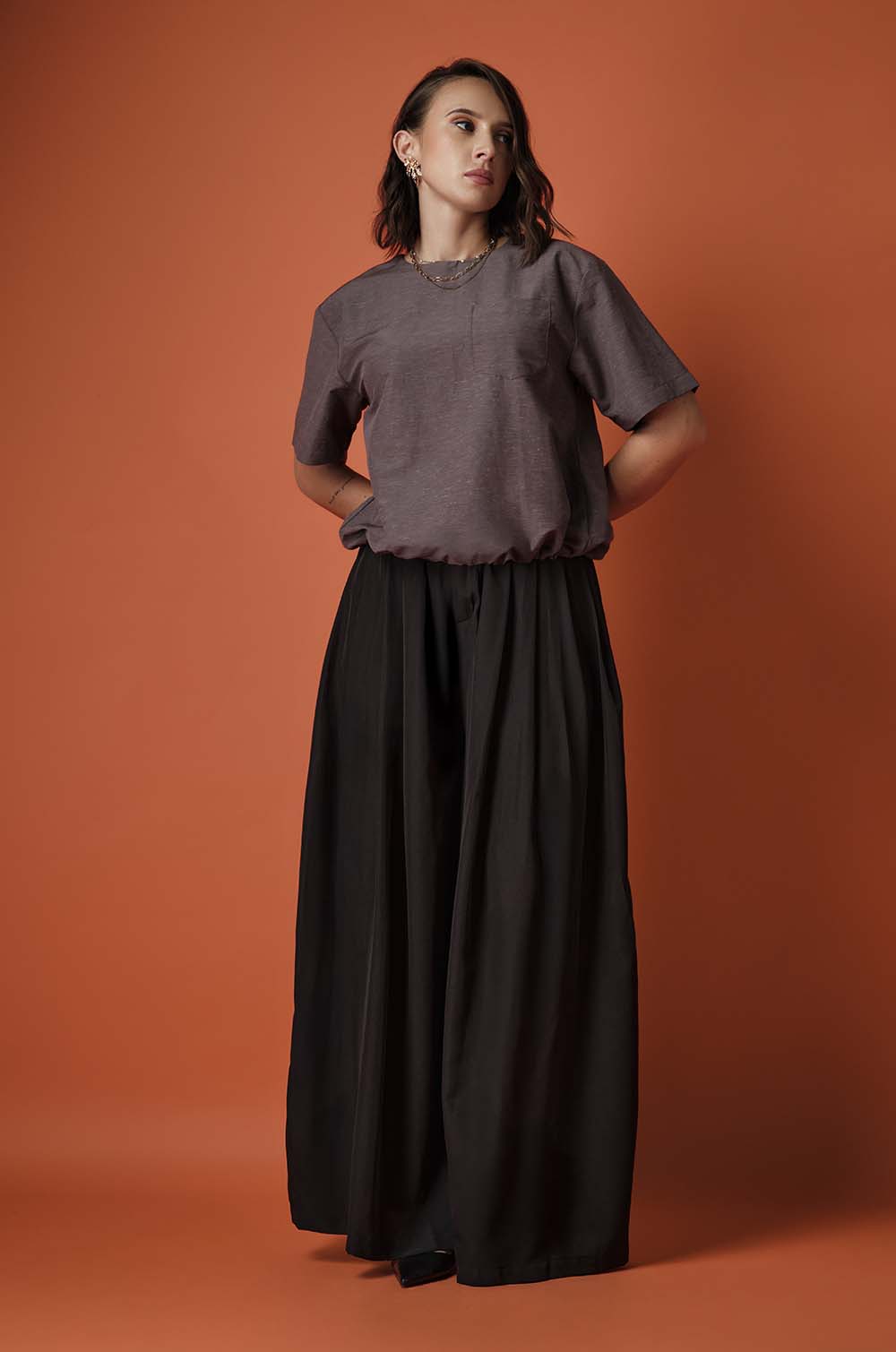 BACK BUTTONED TOP - BROWN