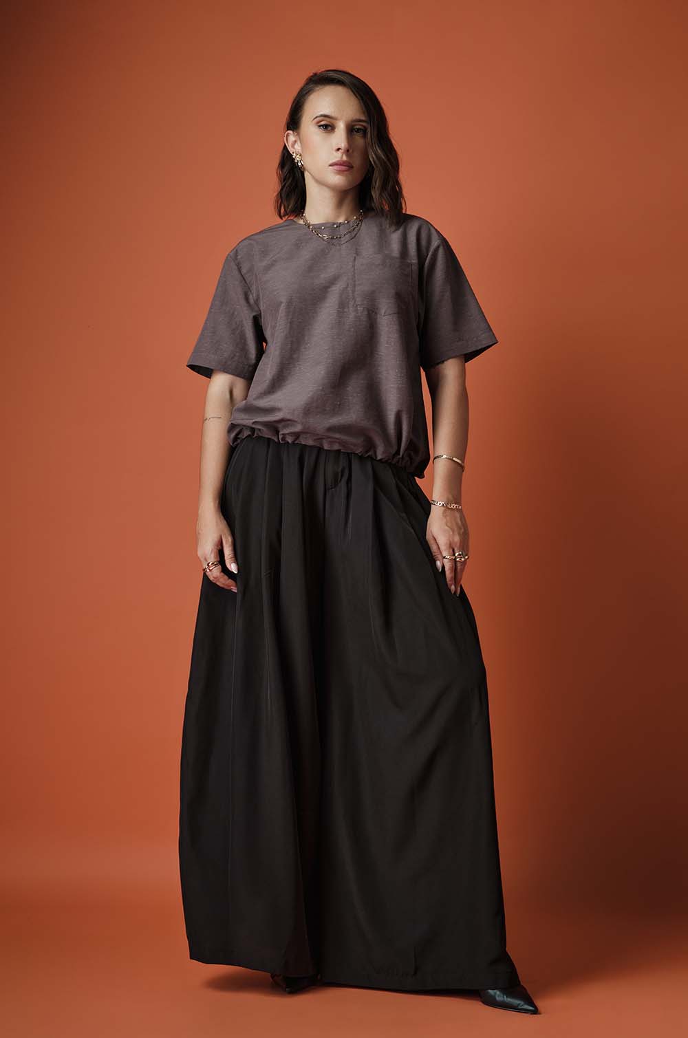 BACK BUTTONED TOP - BROWN
