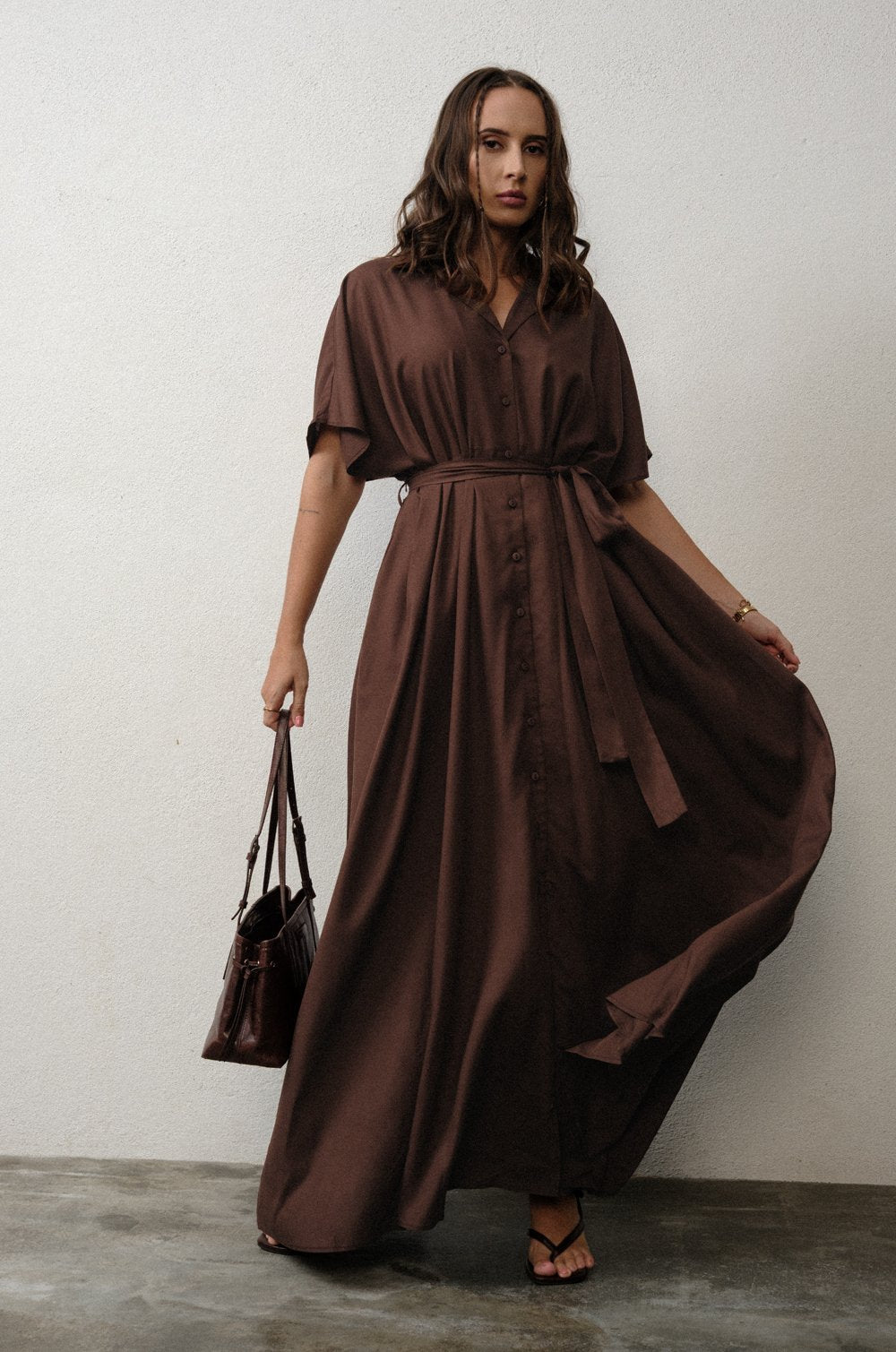 V-NECK MAXI SHIRT DRESS - BROWN